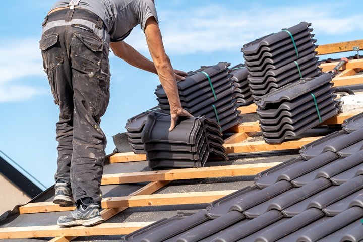 ceramic tiles on the roof, installation of a new roof by an expert.